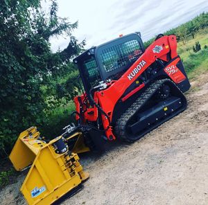 Minicargadora con Motor Kubota Económica, 55kw de Potencia, Bomba Hidráulica Parker, Garantía de 4 Años, Alta Eficiencia, Capacidades de 500kg-1000kg - Product Image 1