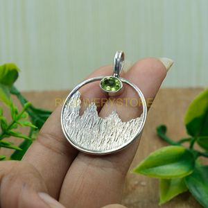 จี้เงินแท้ 925 ประดับพลอยเพอริดอท ดีไซน์ภูเขาทรงกลม ทำด้วยมือ |   เครื่องประดับเพอริดอทสีเขียวธรรมชาติ - Product Image 6