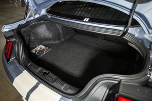 ฟอร์ด มัสแตง เชลบี จีที500 เอดเวนเจอร์ รุ่นปี <span class=keywords><strong>2022</strong></span> รถมือสองสภาพดี สะอาด ใช้งานมาแล้วอย่างเหมาะสม ระบบขับเคลื่อนสี่ล้อ ตัวถังแบบคูเป้ สีเทาเทาเข้ม เครื่องยนต์เทอร์โบ ล้อแม็กซ์ขนาด 18 นิ้ว เบาะหนัง ระบบควบคุมอุณหภูมิอัตโนมัติ ระบบขับเคลื่อนอัตโนมัติและธรรมดา - Product Image 6