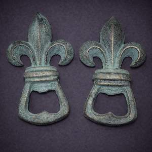 Ensemble d'ouvre-bouteilles en fonte Fleur de Lys, design français vintage, prise en main robuste, finition durable, idéal pour bar à domicile et décoration classique - Product Image 1
