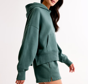 Sweat à capuche pour femme avec impression de logo personnalisé de haute qualité, couleur unie, poche avant, hauts pour femme, sweats à capuche respirants en polaire, courts pour femmes - Product Image 3
