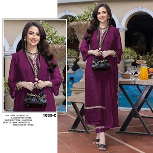 Salwar Kameez pakistanaise élégante de la meilleure qualité avec broderie lourde pour les femmes, accessible à un prix raisonnable - Product Image 2