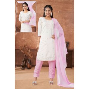 Ensemble élégant et moderne de pantalon Kurti en soie romaine avec Dupatta assorti fabriqué en tissu de soie doux pour les occasions de fête ethniques festives - Product Image 3