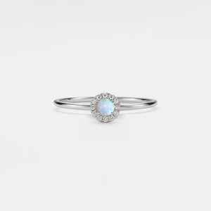 Anillo de Ópalo Redondo Cabujón, Plata de Ley 925, Chapado en Oro de 14K, Halo de Ópalo, Anillo Delgado Apilable, Joyería de Amistad, Regalo - Product Image 2