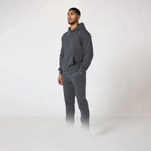 Survêtement moderne pour hommes, idéal pour les boutiques de mode et les fournisseurs de vêtements de sport axés sur les vêtements de gros élégants et confortables - Product Image 3