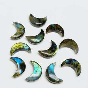 Labradorite naturelle en forme de lune - Product Image 1