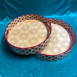 Bandeja de resina y madera hecha a medida en bandeja redonda para servir con un diseño suave y elegante en marrón dorado. Inactivo para regalos de decoración del hogar - Product Image 3