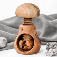 Casse-noix artisanal en bois d'olivier ArtisRaw, écologique et durable, en stock, origine TN, commande en gros disponible