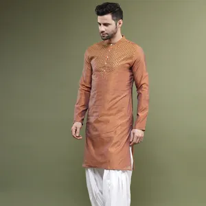 Hint tedarikçiden toplu fiyata erkek için ipek kumaş eşleşen dizi çalışması ile trend hint geleneksel Kurta pijama