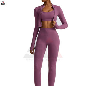 Ensemble de soutien-gorge de sport léger à séchage rapide pour femmes, short taille haute extensible dans les quatre sens avec logo frontal - Prix avantageux - Product Image 4