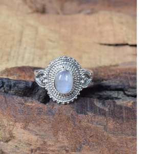 แหวนพลอยมูนสโตนสีรุ้งสีขาว925เงินสเตอร์ลิงโบฮีเมียนเครื่องประดับดีไซน์รูปวงรีที่สมบูรณ์แบบสำหรับวันเกิดของชาวคริสต์ - Product Image 2