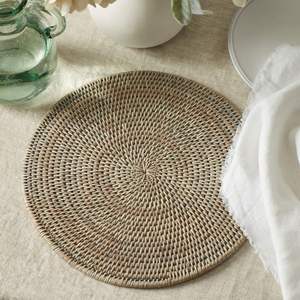 Dessous de verre en rotin fait main de forme ronde de style américain dans un sous-verre de table pour le dîner Accessoires de décoration intérieure - Product Image 2