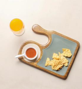 Planche à découper polyvalente en bois adaptée pour trancher les dés et servir dans une variété de paramètres de cuisson et de divertissement - Product Image 3