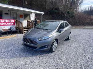 2014 Ford Fiesta SE Turbo Diesel Boîte de vitesses manuelle Intérieur foncé Caméra de recul État neuf Volant à gauche Taille des pneus R18 Métal - Product Image 6