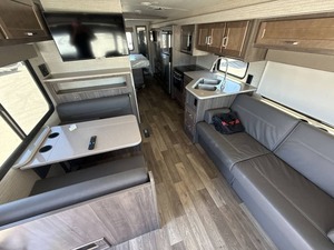 Autocaravana a gasolina Pristine Clean 2021 Winn-Eb-A-G-O Vista 29V Clase A - Product Image 5