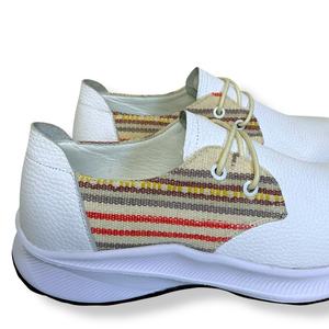 Chaussures Luna élégantes en blanc classique. Ces chaussures intemporelles sont fabriquées avec des matériaux de première qualité pour le confort et la durabilité. - Product Image 1