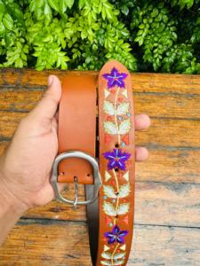 Pazli เข็มขัดหนังวัวแท้ดีไซน์เนอร์สำหรับทุกเพศปักด้ายลายดอกไม้สีเงินด้านสไตล์ลำลองแบบกำหนดเองสังกะสี - Product Image 4