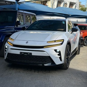 SUV CROWN Más Vendido, Gasolina, 7 Asientos, Volante a la Izquierda, Alta Calidad, Euro II, Tracción en las Cuatro Ruedas, Asientos de Cuero Automáticos - Product Image 1
