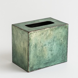 Boîte à mouchoirs décorative en métal élégante, conçue pour les intérieurs modernes, forme géométrique propre, construction artisanale durable - Product Image 4