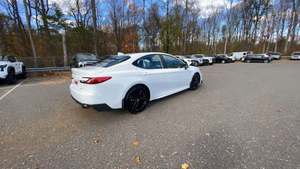 Toyota Camry LE FWD Hybride 2025, berline, état neuf, boîte de vitesses automatique, intérieur clair, moteur turbo, transmission intégrale, pneus R19 - Product Image 4