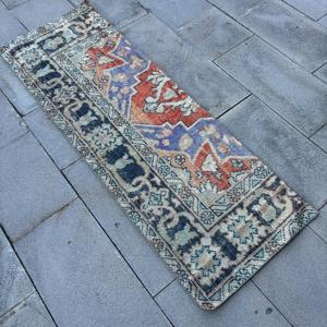 Tapis turc vintage, tapis bleu de 1,9 x 5,5 pieds, tapis oriental - Product Image 4