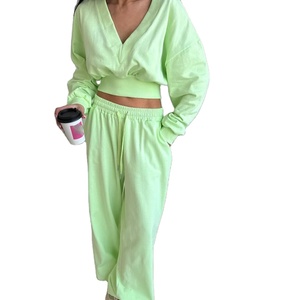 Ensemble survêtement deux pièces personnalisé de haute qualité pour femme, comprenant un crop top à capuche zippé oversize et un pantalon de jogging, et un ensemble survêtement pour homme 2026 - Product Image 3