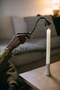 Accessoire d'extinction d'extincteur de bougie poli en acier inoxydable de couleur noire avec longue poignée - Product Image 3