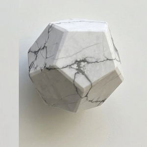 Piedra de Howlite Natural en Forma de Dodecaedro, Cristal Geométrico, Ágata, Gema Curativa, Venta al Por Mayor - Product Image 1