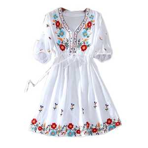 Vestido maxi de estilo bohemio para mujer, vestido de fiesta en la playa con bordado floral y cuello en V con dobladillo con volantes, correas largas, longitud Midi 100% algodón - Product Image 5