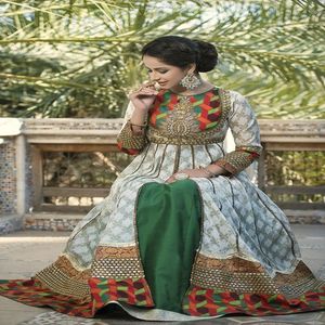 Fournisseur pakistanais fabrication de robes afghanes de haute qualité pour femmes au tarif de gros couleur unique robe longue orange - Product Image 5