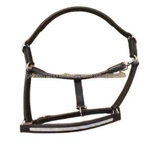 Caballito de cuero con relleno de vaca, cristal ostentoso de estilo halter disponible en diferentes tamaños y colores, con hebilla y anillos de latón pesado - Product Image 1