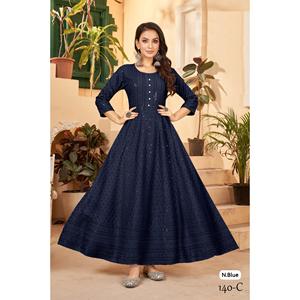 Alta calidad y hermoso vestido Anarkali hecho de tela Premium Cómodo y elegante Accesible a un precio razonable - Product Image 1
