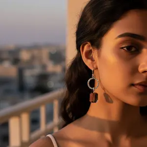 ต่างหูห้อยประดับพลอยสีเงินสำหรับผู้หญิง ดีไซน์หรูหรา แฟชั่นจิวเวลรี่ - Product Image 2