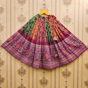 ชุดเลเฮนกาโชลีลายพิมพ์แบนดานีสีชมพูสำหรับเด็กผู้หญิงแบบยาวคลุมพื้น |   ชุดงานแต่งงานแบบดั้งเดิมสำหรับงานเฉลิมฉลอง ทำจากวัสดุรีไซเคิล - Product Image 4