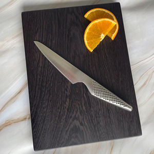 เขียงไม้เวงเก้ หนา แข็ง ทนทาน ทำจากไม้เนื้อแข็งสีเข้ม พร้อมพื้นผิวที่มีเอกลักษณ์ เหมาะสำหรับครัวเชิงพาณิชย์และการใช้งานในงานครัวระดับไฮเอนด์ - Product Image 1