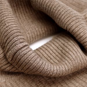 Calentador de cuello y pecho de Cachemira mongol en beige orgánico y marrón Fasionable - Product Image 4