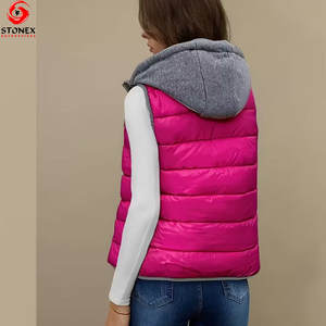 Gilet matelassé en tricot à capuche avec logo personnalisé, écologique, pour femmes, couleur unie, streetwear d'hiver, style urbain - Product Image 2