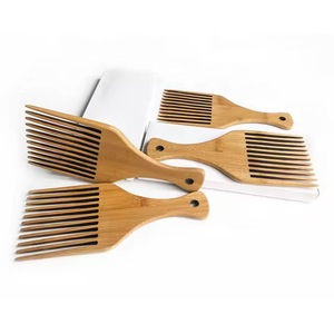 Peigne en bois pour l'entretien et le coiffage de la barbe - Product Image 5