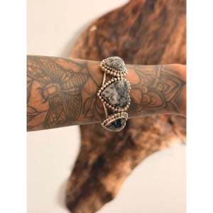 Brazalete de Moda con Forma de Corazón de Plata de Ley y Búfalo Blanco de David Lopez - Product Image 2