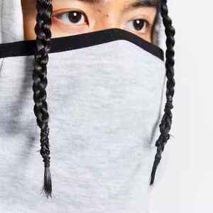 Sweat-shirt à capuche avec masque conçu pour offrir une couverture faciale, de la chaleur et un confort décontracté - Product Image 3