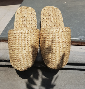 Handcrafted Water Hyacinth <b>Slippers</b> for Daily Indoor Comfort, Breathable Natural Fiber Footwear Vietnam Origin - Product Image 4