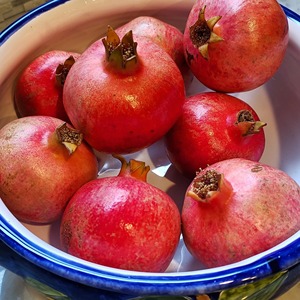 Fresh Pomegranates Red Juicy <b>Seeds</b> Fresh Pomegranates With 100% Natural Taste And Perfect For Bulk Wholesale - Product Image 2