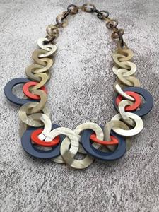 Collier de luxe en corne de buffle fait à la main, bijoux naturels et durables pour femmes, haute qualité - Product Image 4