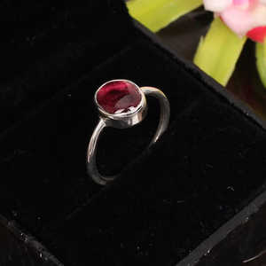 Vente en gros Bague en argent sterling 92.5 avec pierres précieuses en tourmaline rose Produit élégant en pierres précieuses en vrac - Product Image 2