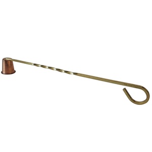 Allume-bougies en métal plaqué cuivre avec longue poignée pour éteindre les bougies décor parfumé à flamme de nid - Product Image 1