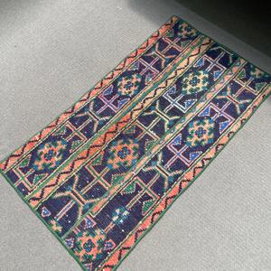 Alfombra Vintage, Alfombra Pequeña de 1.8x3.3 pies, Alfombra de Lana Azul y Roja - Product Image 5