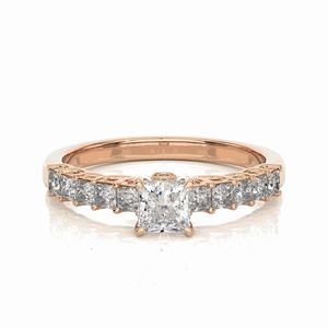 Anillo de Compromiso con Diamante Talla Princesa y Engaste de Puntas para Mujer - Product Image 1