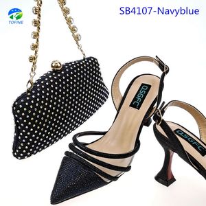 Set di borse per <span class=keywords><strong>scarpe</strong></span> con <span class=keywords><strong>tacco</strong></span> <span class=keywords><strong>medio</strong></span> in tinta con borsa squisita adatta per feste - Product Image 3