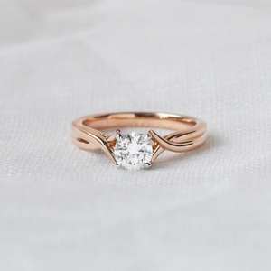 Anillo de compromiso de solitario de diamante cortado de 6mm, banda de vástago giratorio | Plata de ley chapada en oro de 18 quilates, boda minimalista, novia fina - Product Image 1