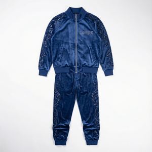 Conjunto de Dos Piezas de Chándal con Capucha de Terciopelo Estampado Personalizado para Mujer, Chaqueta Cortavientos con Cordón y Pedrería, Pantalones, Ropa Urbana de Peso Medio - Product Image 1